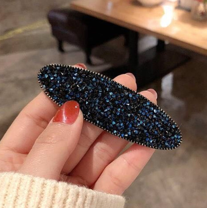 The Pavé Oval Hair Clip – image 16