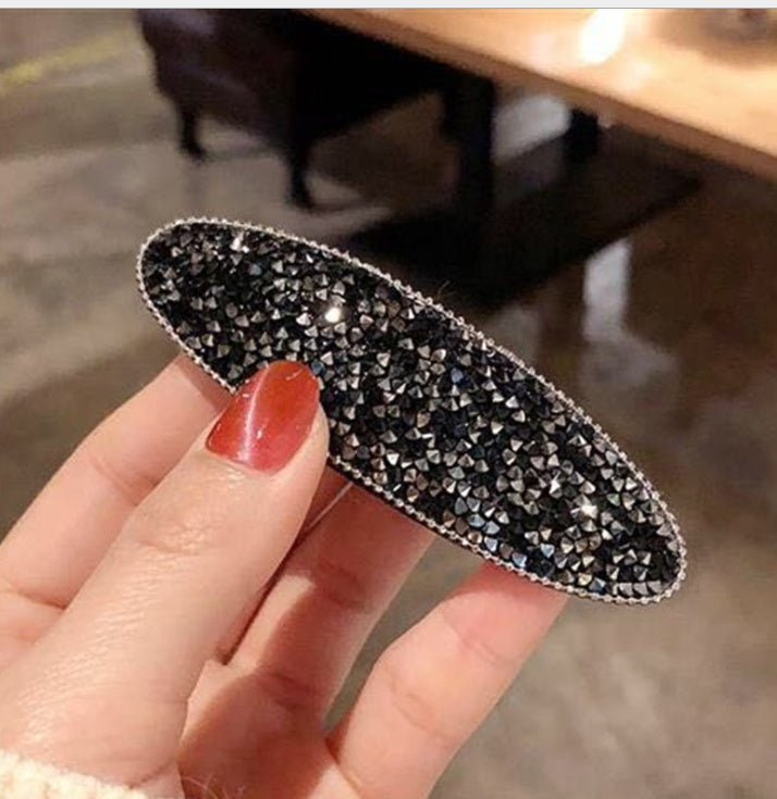 The Pavé Oval Hair Clip – image 13