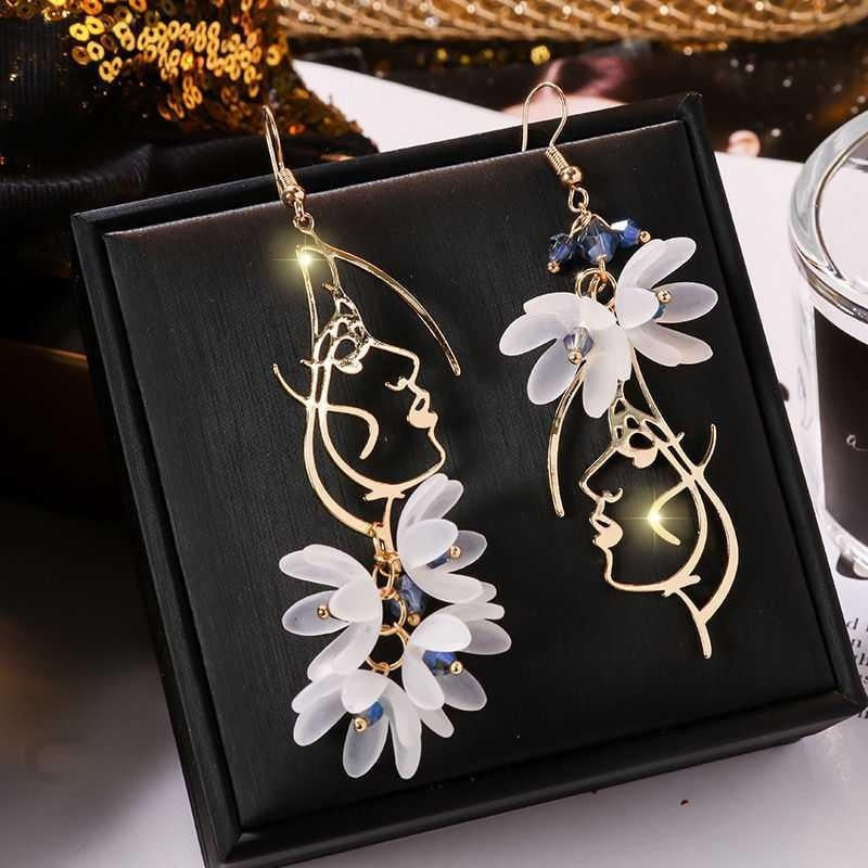 The Rose Noir Drop Earrings – image 9