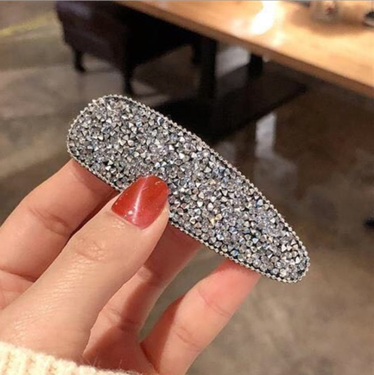 The Pavé Oval Hair Clip – image 17