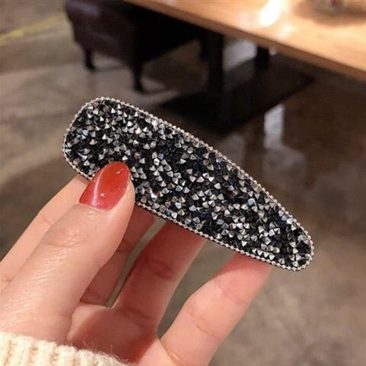 The Pavé Oval Hair Clip – image 11