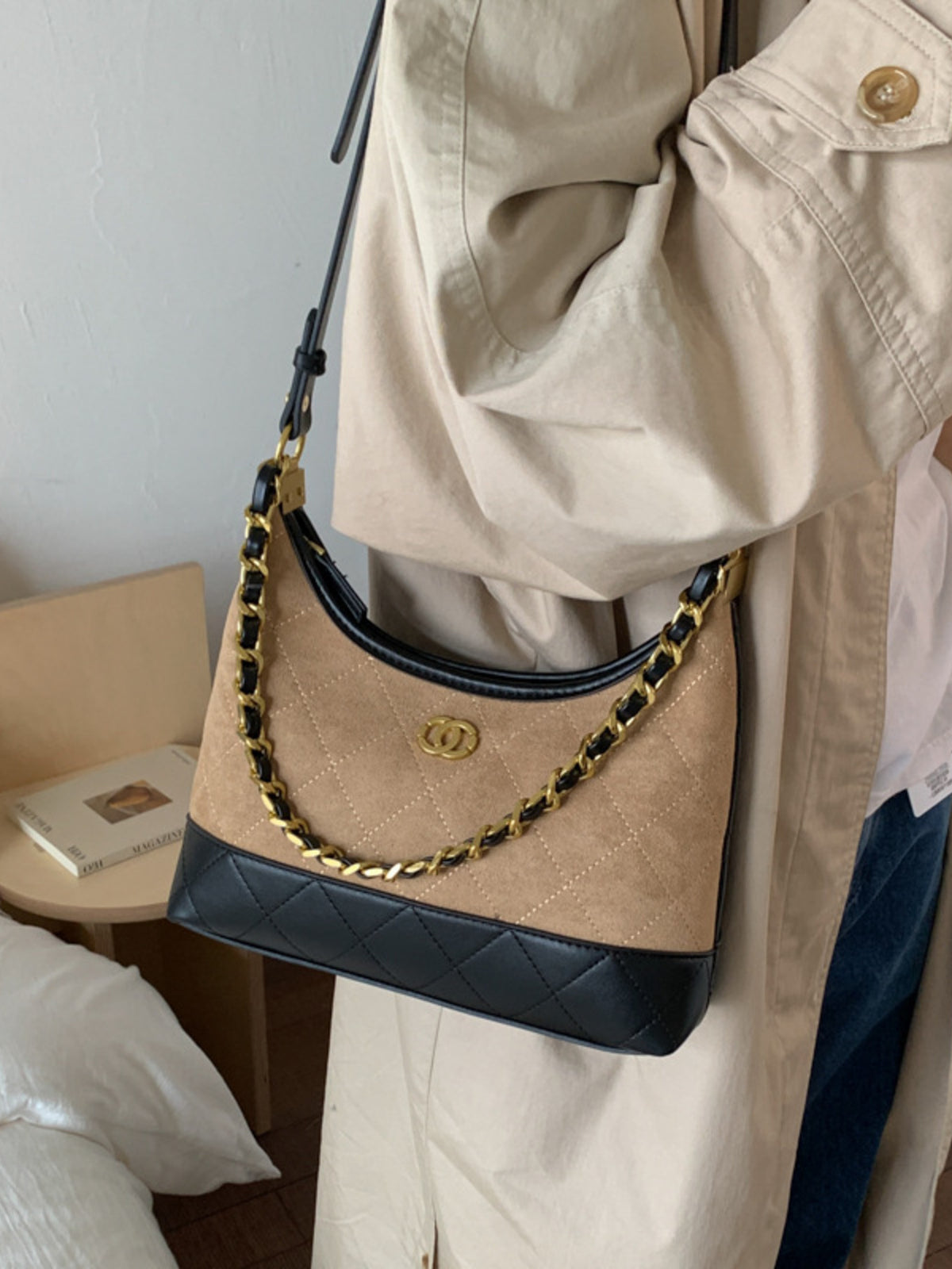 The Gold Chain Shoulder Bag – image 6