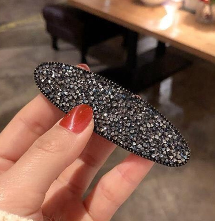 The Pavé Oval Hair Clip – image 10