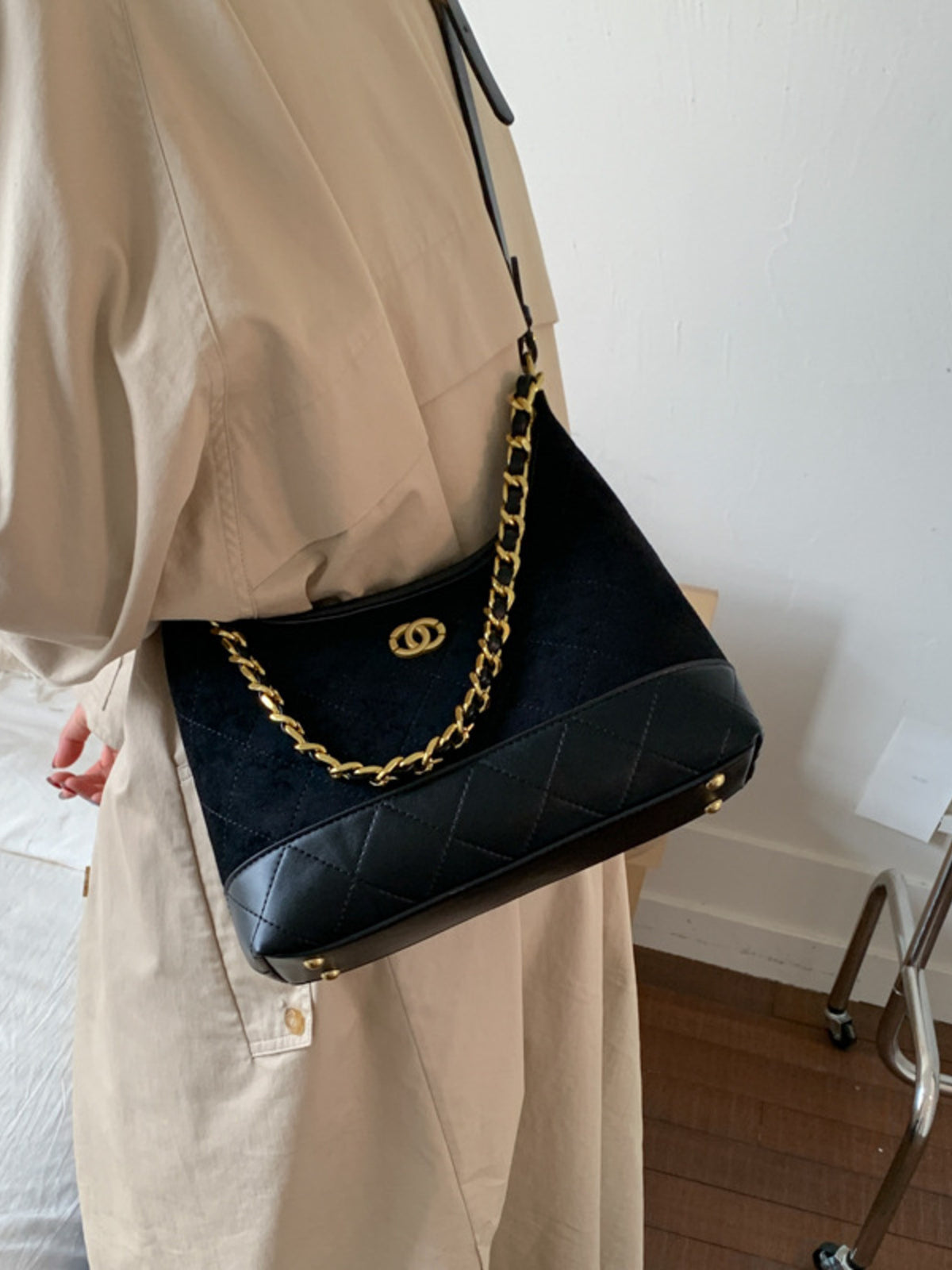 The Gold Chain Shoulder Bag – image 2