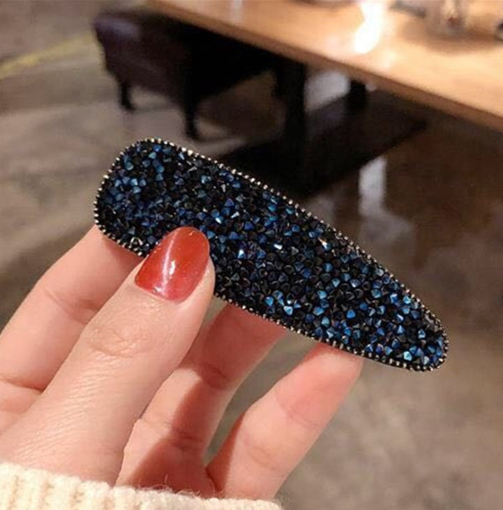 The Pavé Oval Hair Clip – image 19