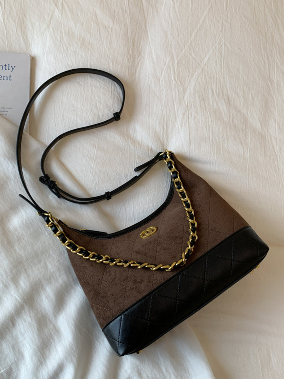 The Gold Chain Shoulder Bag – image 4