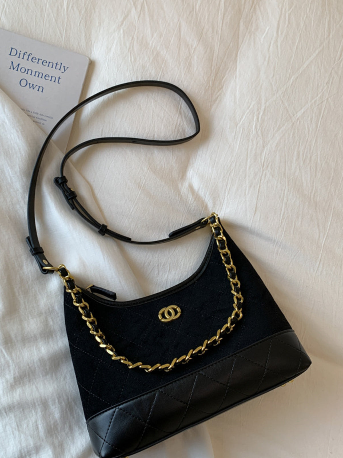 The Gold Chain Shoulder Bag – image 1